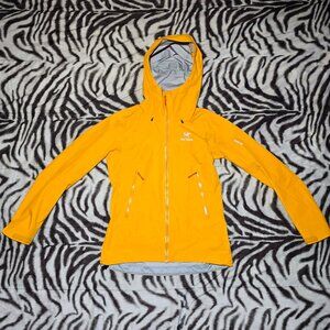 Arc`teryx Beta LT waterproof Gore-Tex hard shell rain jacket size women M yellow